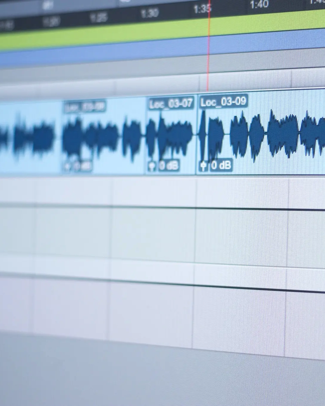 Interfaccia di un editor audio digitale che mostra la forma d'onda di una traccia.